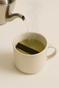 Pouring hot water over kombu in a mug for natural mounjaro recipe